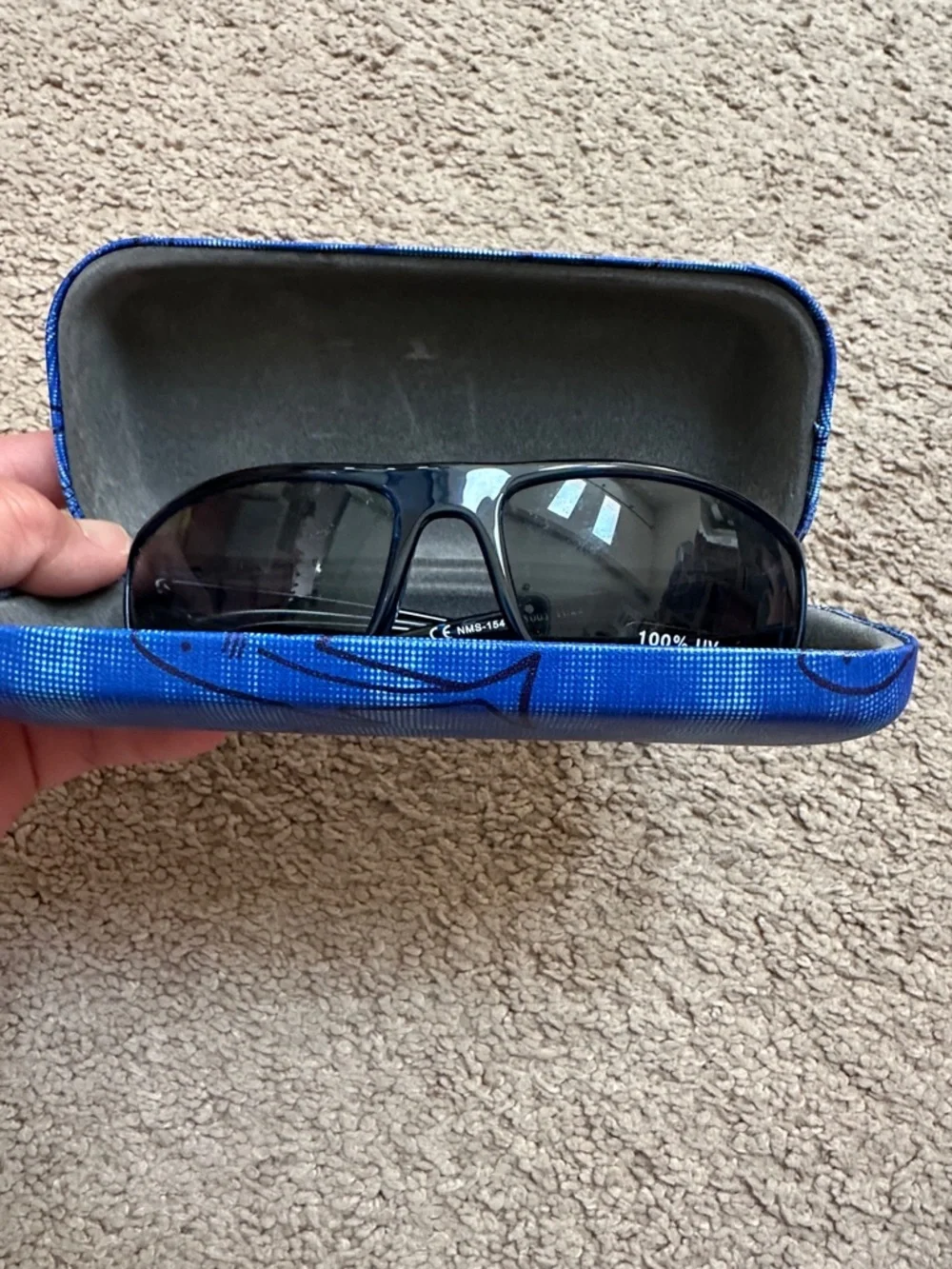 TOMMY BAHAMA KIDS SUNGLASSES 🕶️ IN A CASE